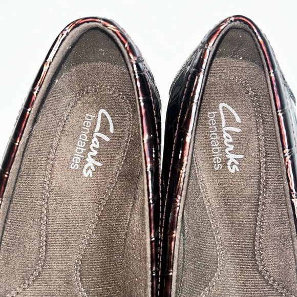 🤎🟤Clarks Collection Dark Brown Patent Crocodile Embossed Loafers Size 7 Wide - Picture 6 of 7